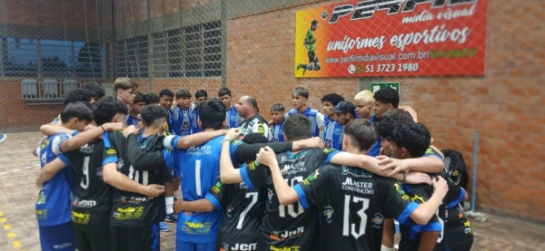 Futsal sub-15 abriu com oito gols no Derlizão