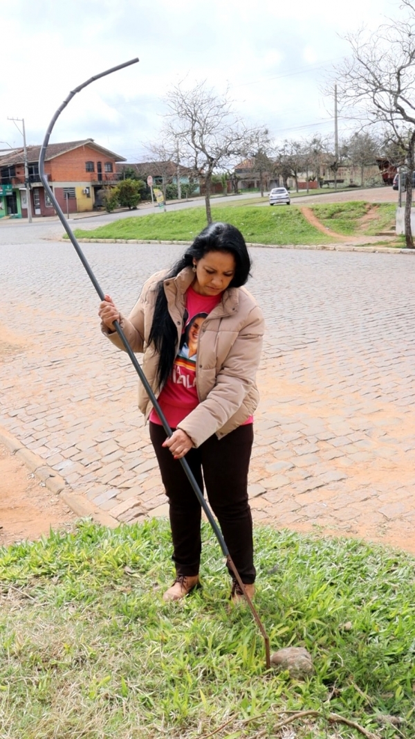 Wind banner da candidata a deputada estadual Leidinara Marques é vandalizado