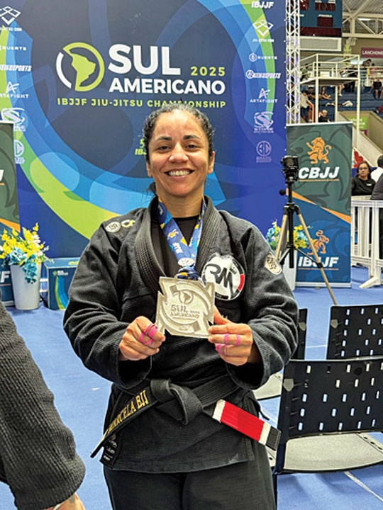 Marcela Mello fecha temporada no pódio