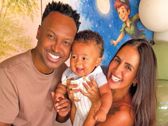 Thiaguinho e Carol Peixinho celebram 11 meses de Bento com festa temática de livros