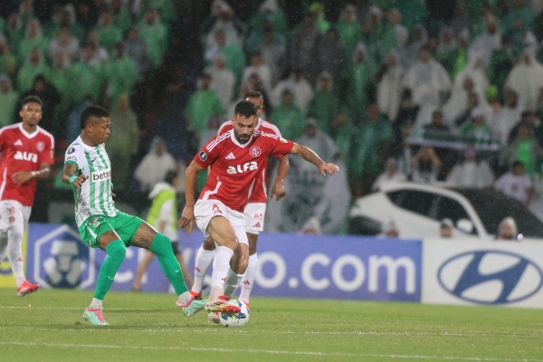Inter perde por 3 a 1 na Colômbia e cai para terceiro