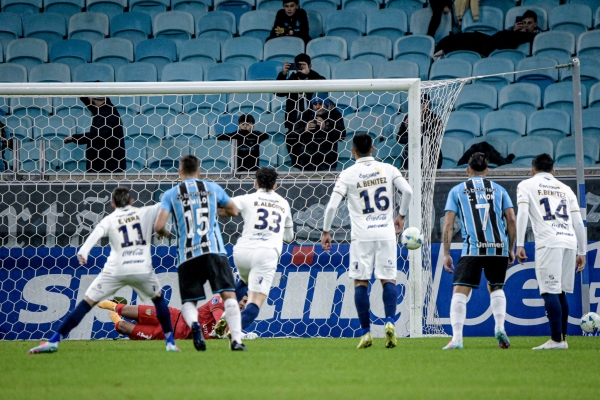 Grêmio  vence o Luqueño só por 1 a 0 e vai para a repescagem da Sula