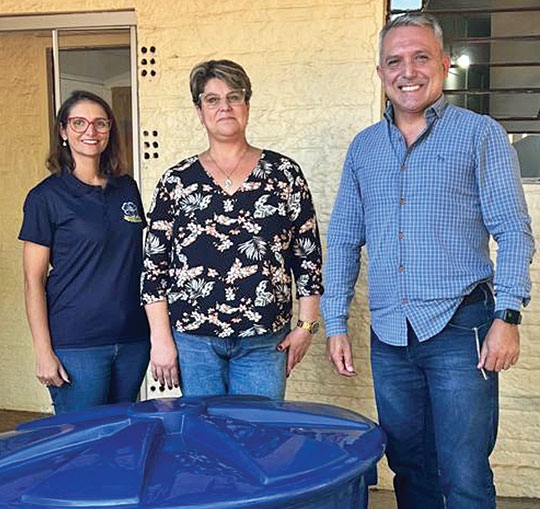 Vereador compra caixa d´agua para Escola Ataliba