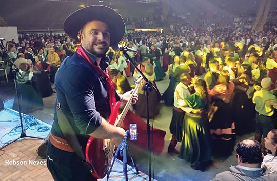 Dia do Gaúcho com fandango lotado na Fenarroz