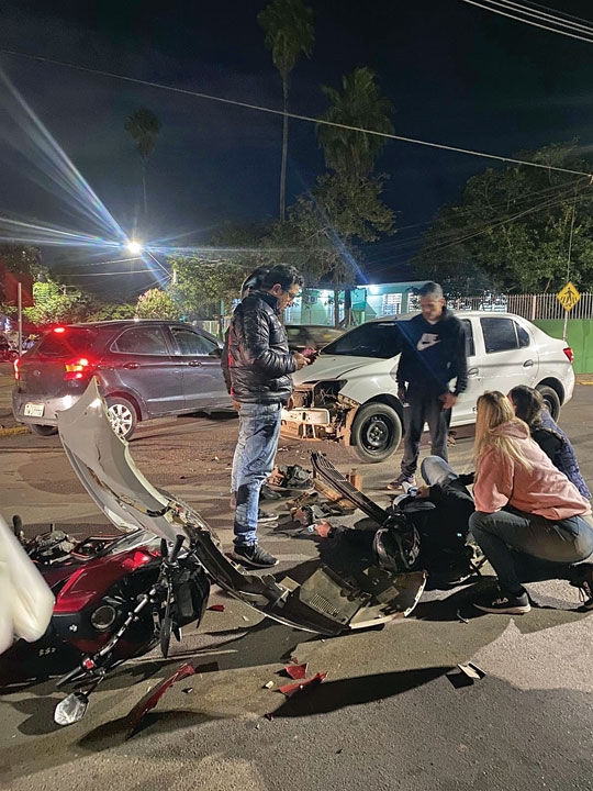 Acidentes com moto deixam feridos