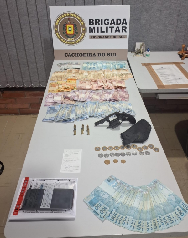 Brigada Militar apreende arma e dinheiro no Bairro Rio Branco 