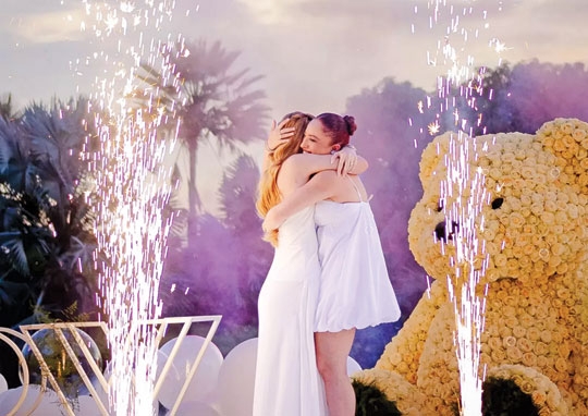 Mari Fernandez e Júlia Ribeiro descobrem sexo do primeiro filho