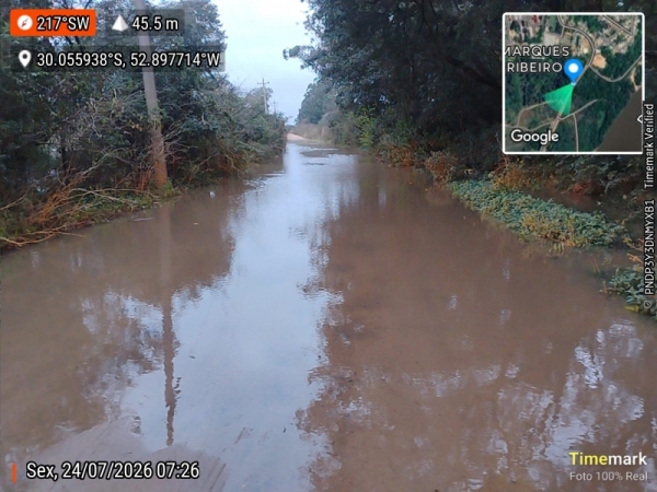 Rio Jacuí bloqueia a estrada do Seringa