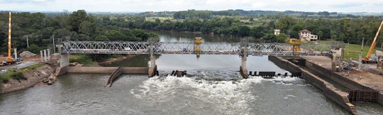 Ergue-se hoje a Ponte do Fandango