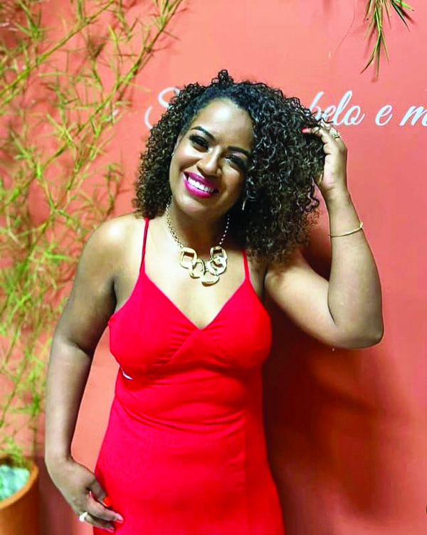 Cabelos cacheados são símbolo de aceitação e libertação