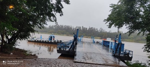Cheia do Jacuí suspende operação da balsa na Moron 