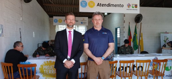 Juiz corregedor, Felipe Lummertz (esq) e registrador de imóveis, Everton Borba (direita).