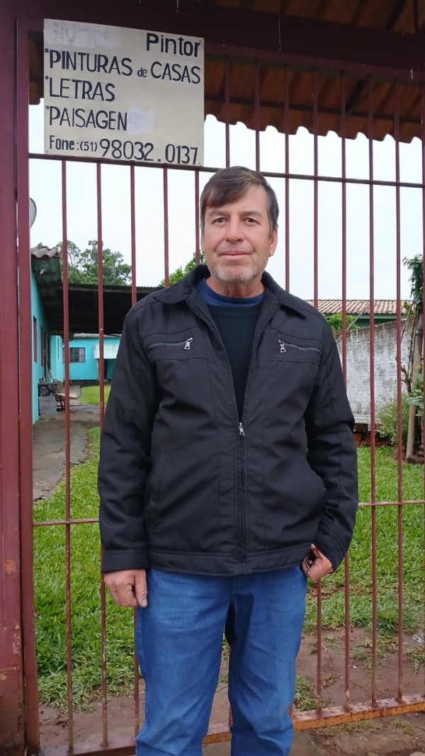 Sidnei da Silva Silveira foi o responsável pela pintura do muro.