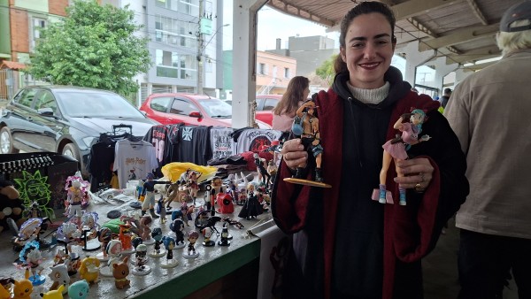 Brenda Ristow revende produtos geek para fãs de animes e filmes